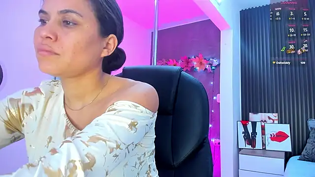 Snapshot of natasha__jackson chatting on 12-01-25, 12:43 natasha jackson online show from 12-01-25, 12:43