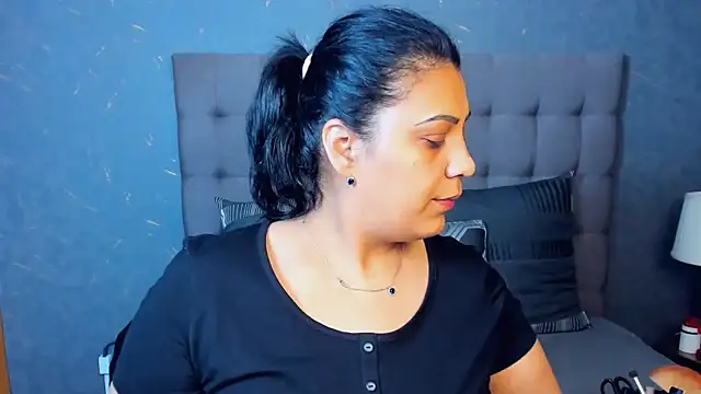 AmyCubes online show from 10-17-25, 02:15