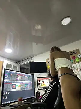 Nikol Rang   online show from 01-13-25, 07:00