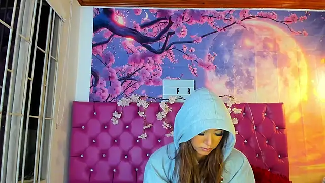 Nikol Rang   online show from 02-25-25, 10:15