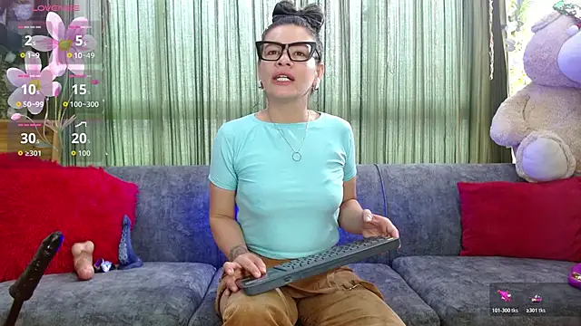 Snapshot of oriana_thomson2 chatting on 11-06-25, 04:52 oriana thomson2 online show from 11-06-25, 04:52