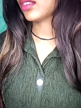 Snapshot of Sreya213 chatting on 12-29-24, 09:39 Sreya213 online show from 12-29-24, 09:39