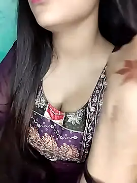 Snapshot of Sreya213 chatting on 10-29-25, 03:53 Sreya213 online show from 10-29-25, 03:53