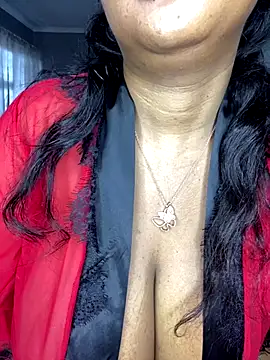 Snapshot of MayaPassion chatting on 10-17-25, 04:15 MayaPassion online show from 10-17-25, 04:15