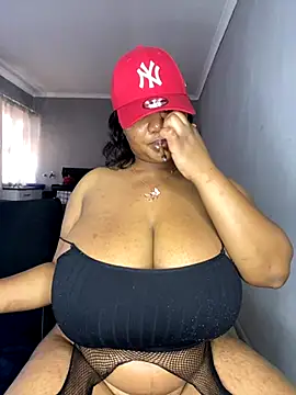 Snapshot of MayaPassion chatting on 10-20-25, 02:06 MayaPassion online show from 10-20-25, 02:06