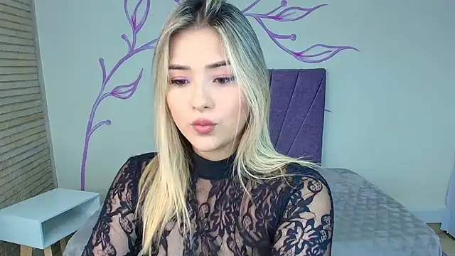 DahliaMoore online show from 02-04-25, 08:17