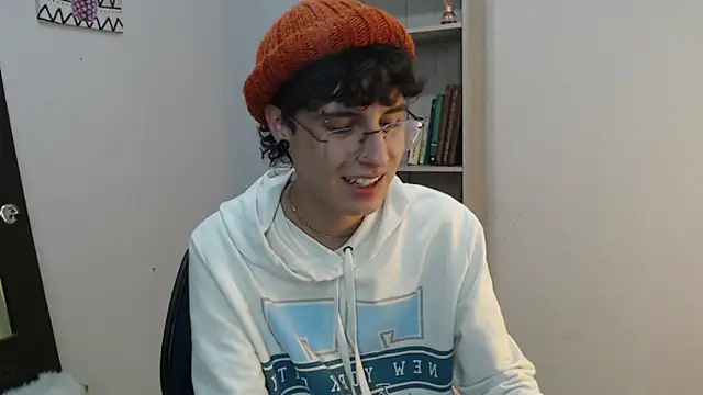 Snapshot of Jeam_hot chatting on 01-05-25, 10:40 Jeam hot online show from 01-05-25, 10:40