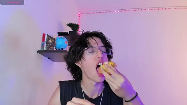 manu vera online show from 09-18-25, 07:49