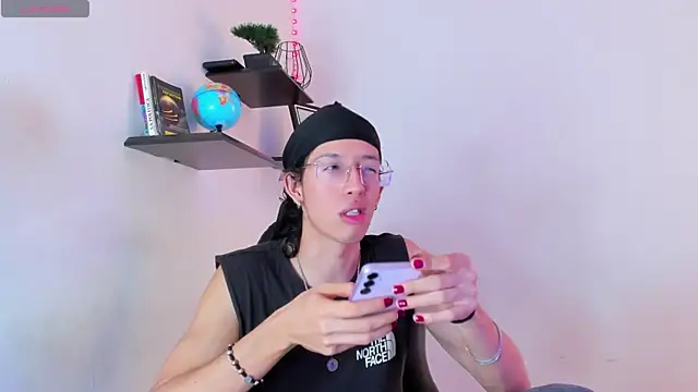 manu vera online show from 10-11-25, 03:39