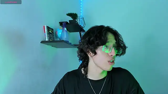 manu vera online show from 10-28-25, 03:10