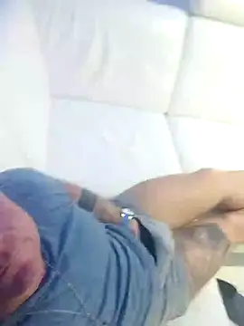 Snapshot of swingr chatting on 12-23-24, 12:03 swingr online show from 12-23-24, 12:03