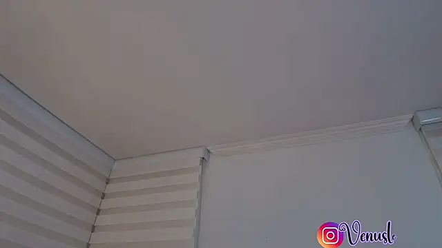 venusleroy  online show from 12-04-25, 11:13