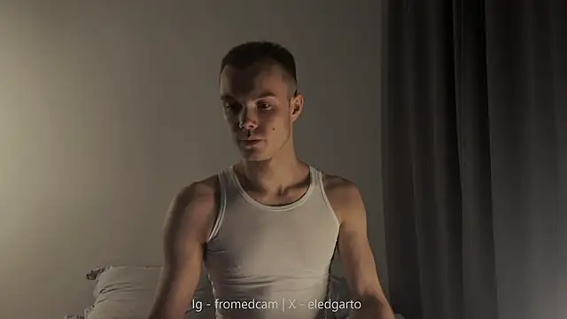 Snapshot of fromed chatting on 10-15-25, 10:43 fromed online show from 10-15-25, 10:43