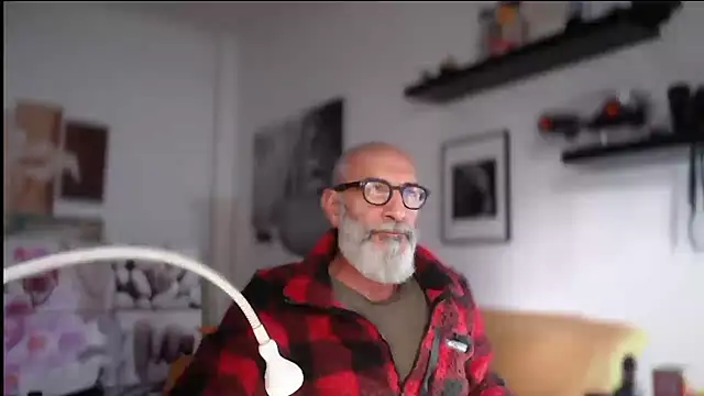 Snapshot of perro-de-katty chatting on 11-17-25, 01:39 perro-de-katty online show from 11-17-25, 01:39