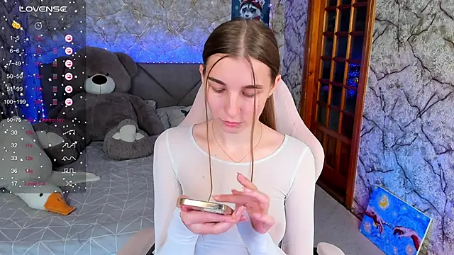 Snapshot of _flowersweeet_ chatting on 10-15-25, 02:28 flowersweeet online show from 10-15-25, 02:28