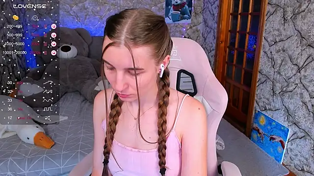 Snapshot of _flowersweeet_ chatting on 10-23-25, 10:14 flowersweeet online show from 10-23-25, 10:14