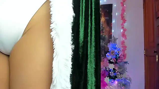 Snapshot of Alaia_Love77 chatting on 12-25-24, 12:05 Alaia Love77 online show from 12-25-24, 12:05