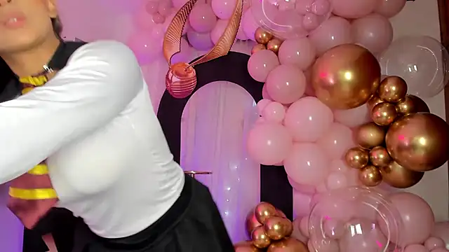 Snapshot of Alaia_Love77 chatting on 02-02-25, 12:51 Alaia Love77 online show from 02-02-25, 12:51