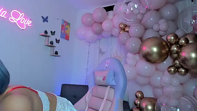 Snapshot of Alaia_Love77 chatting on 02-08-25, 03:52 Alaia Love77 online show from 02-08-25, 03:52