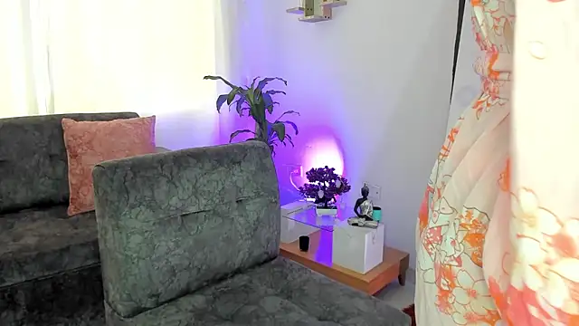 Snapshot of Alaia_Love77 chatting on 02-10-25, 10:19 Alaia Love77 online show from 02-10-25, 10:19