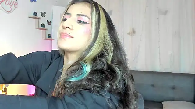 Snapshot of Alaia_Love77 chatting on 03-15-25, 09:49 Alaia Love77 online show from 03-15-25, 09:49