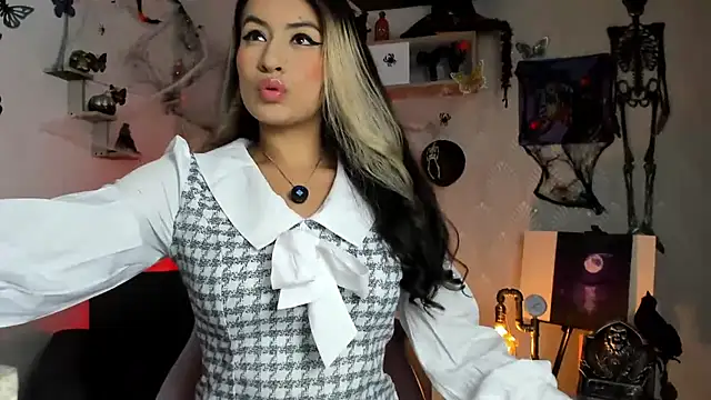 Snapshot of Alaia_Love77 chatting on 10-17-25, 10:12 Alaia Love77 online show from 10-17-25, 10:12