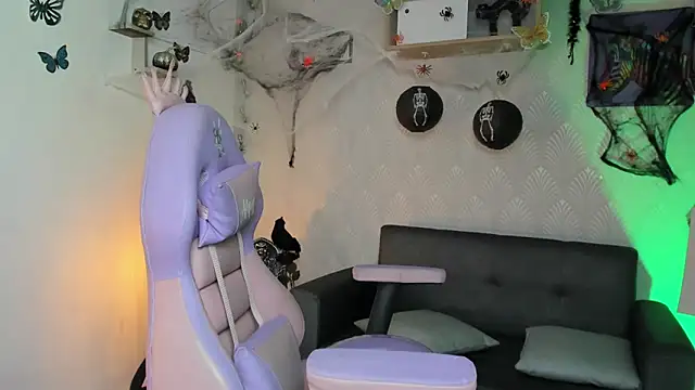 Snapshot of Alaia_Love77 chatting on 10-19-25, 11:05 Alaia Love77 online show from 10-19-25, 11:05