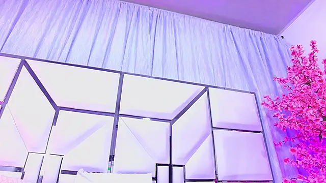 AlliciaKim online show from 04-12-26, 12:32