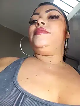 Snapshot of EmaBakker chatting on 10-29-25, 12:29 EmaBakker online show from 10-29-25, 12:29