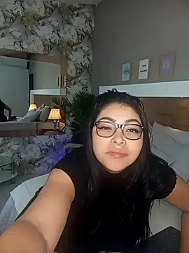 Snapshot of EmaBakker chatting on 11-02-25, 11:34 EmaBakker online show from 11-02-25, 11:34