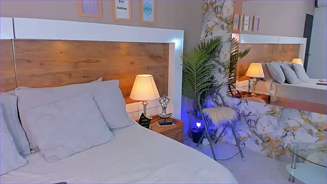 Snapshot of EmaBakker chatting on 11-22-25, 12:37 EmaBakker online show from 11-22-25, 12:37