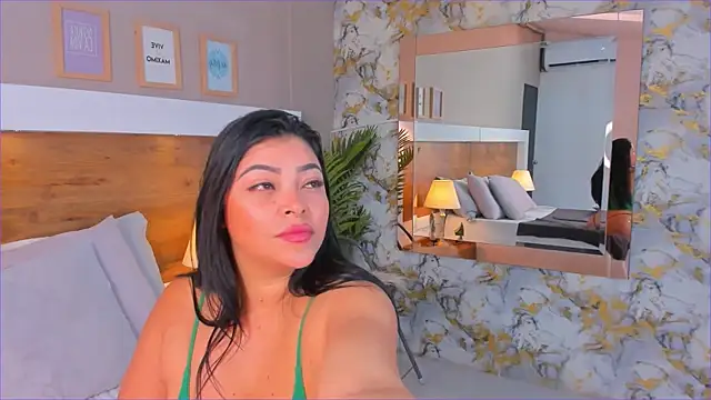 Snapshot of EmaBakker chatting on 11-29-25, 12:41 EmaBakker online show from 11-29-25, 12:41