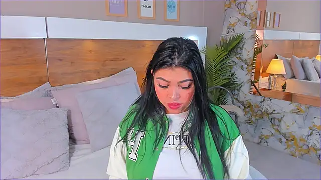 Snapshot of EmaBakker chatting on 11-30-25, 11:47 EmaBakker online show from 11-30-25, 11:47