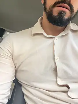 Snapshot of Edbero chatting on 10-13-25, 02:28 Edbero online show from 10-13-25, 02:28