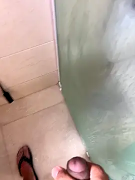 Snapshot of Edbero chatting on 10-14-25, 12:17 Edbero online show from 10-14-25, 12:17