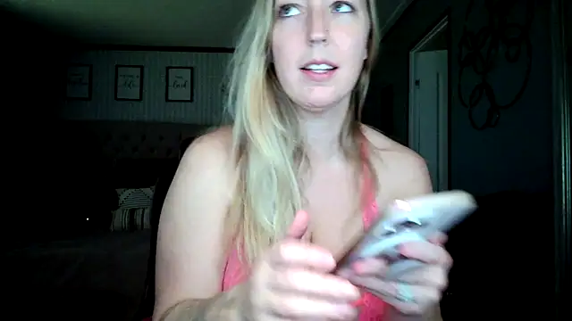 lucyallen4201 online show from 12-04-24, 06:28