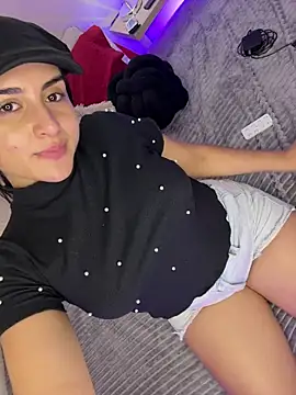 Snapshot of anniemorgan01 chatting on 10-07-25, 03:36 anniemorgan01 online show from 10-07-25, 03:36