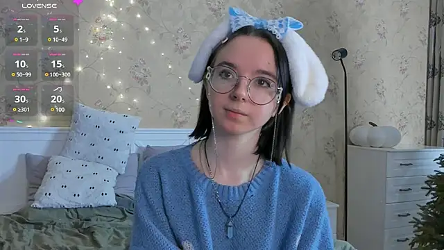 Snapshot of Nora_Failure chatting on 01-10-25, 07:04 Nora Failure online show from 01-10-25, 07:04