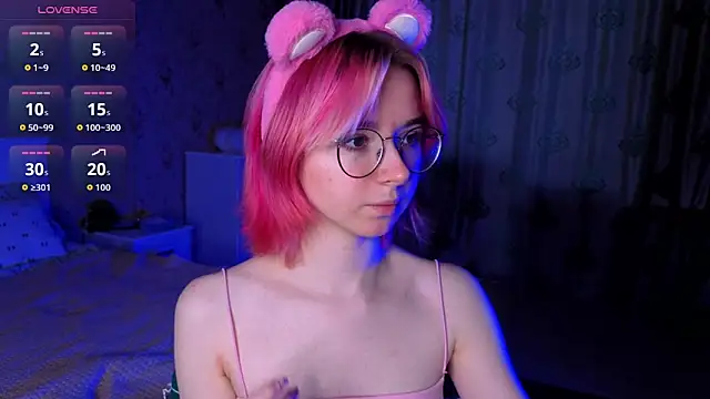 Snapshot of Nora_Failure chatting on 10-14-25, 08:59 Nora Failure online show from 10-14-25, 08:59