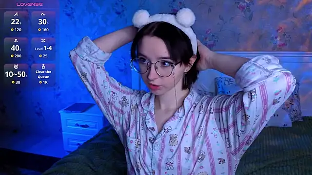 Snapshot of Nora_Failure chatting on 12-04-25, 11:30 Nora Failure online show from 12-04-25, 11:30