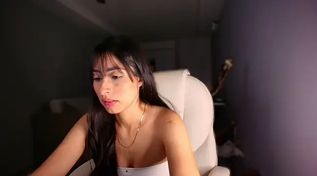 Snapshot of auroracaruso11 chatting on 03-08-25, 12:00 auroracaruso11 online show from 03-08-25, 12:00