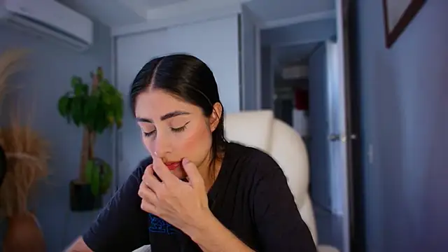 Snapshot of auroracaruso11 chatting on 09-21-25, 09:27 auroracaruso11 online show from 09-21-25, 09:27