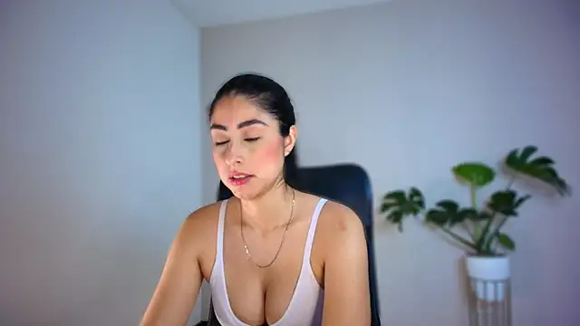 Snapshot of auroracaruso11 chatting on 02-09-26, 02:43 auroracaruso11 online show from 02-09-26, 02:43