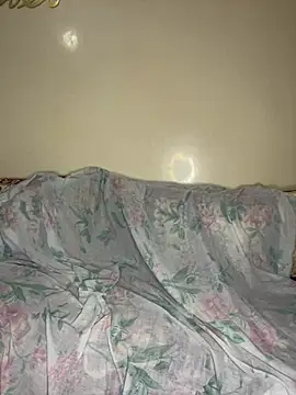 Layla-daloua online show from 12-10-24, 01:32