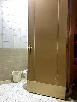 Layla-daloua online show from 12-21-25, 09:11