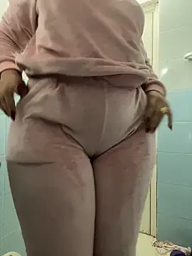 Layla-daloua online show from 02-06-26, 08:56