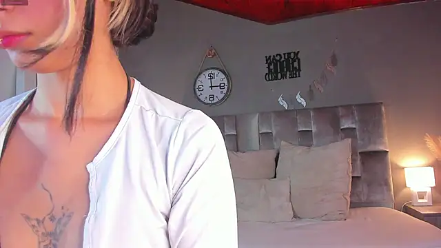 ParisFox  online show from 02-10-25, 07:38