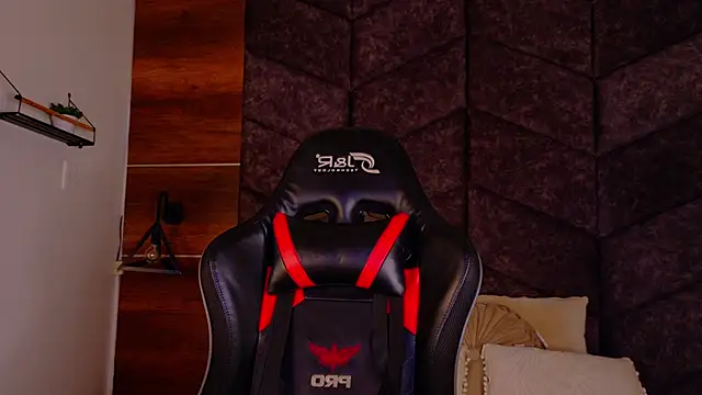 ParisFox  online show from 02-20-26, 09:04