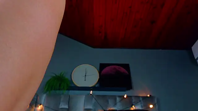 ParisFox  online show from 03-02-26, 08:37