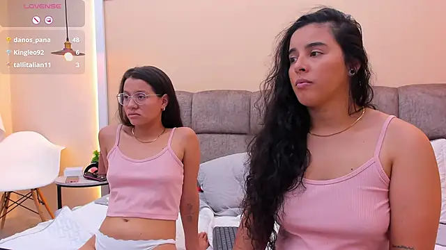 Snapshot of Dilan_y_Mia chatting on 12-12-24, 05:15 Dilan y Mia online show from 12-12-24, 05:15